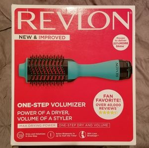 REVLON One-Step Volumizer - hair dryer & styler